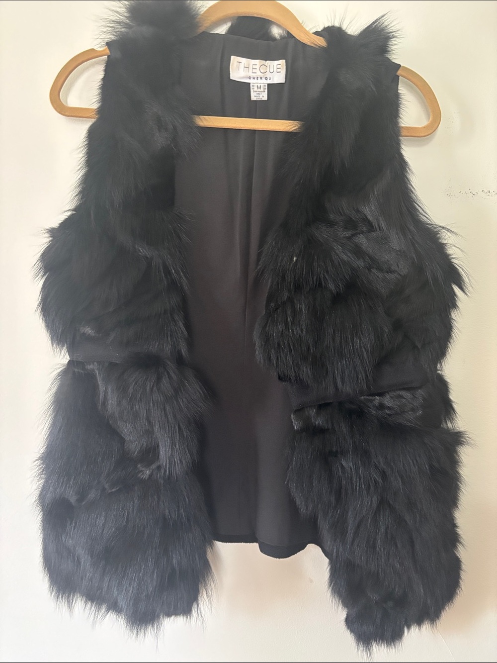 Black Faux Fur Vest - Sleek Layered Design